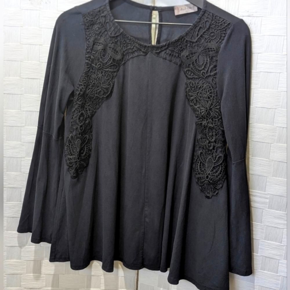 Altar'd State Elegant Black Lace Women's Top excel used cond. Size MEDIUM